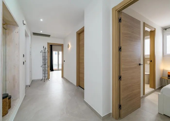 243-fully Renovated-puerto Banus Front Line Penthouse 马尔韦利亚