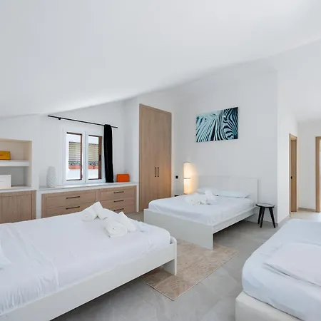 243-fully Renovated-puerto Banus Front Line Penthouse * מארבלה