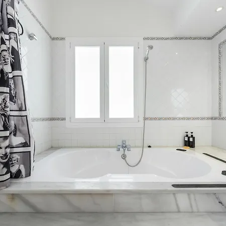 243-fully Renovated-puerto Banus Front Line Penthouse דירה מארבלה