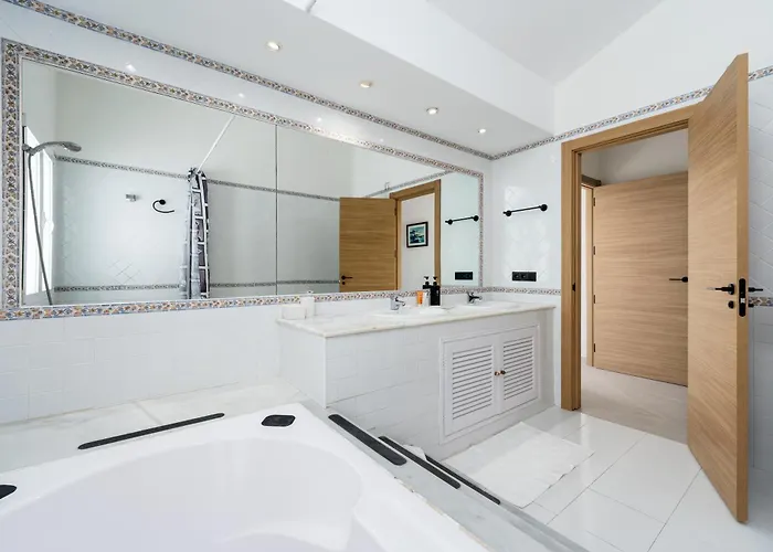 243-fully Renovated-puerto Banus Front Line Penthouse Lejlighed