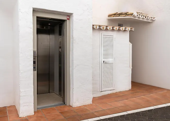 243-fully Renovated-puerto Banus Front Line Penthouse Marbella