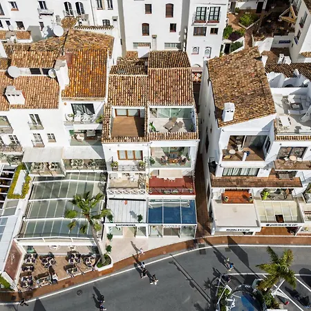 243-fully Renovated-puerto Banus Front Line Penthouse Lägenhet