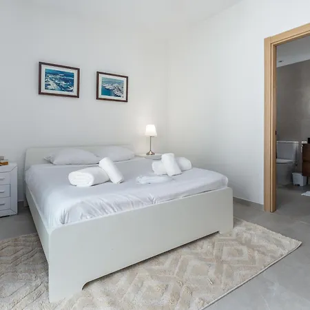 Apartment 243-fully Renovated-puerto Banus Front Line Penthouse Marbella