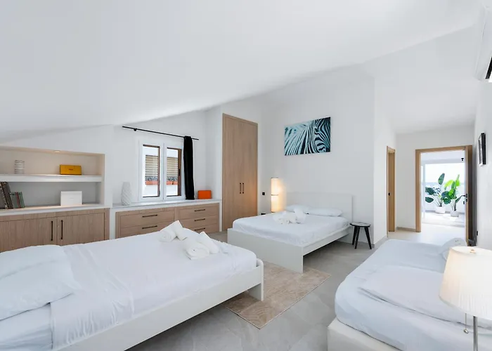243-fully Renovated-puerto Banus Front Line Penthouse * Marbella